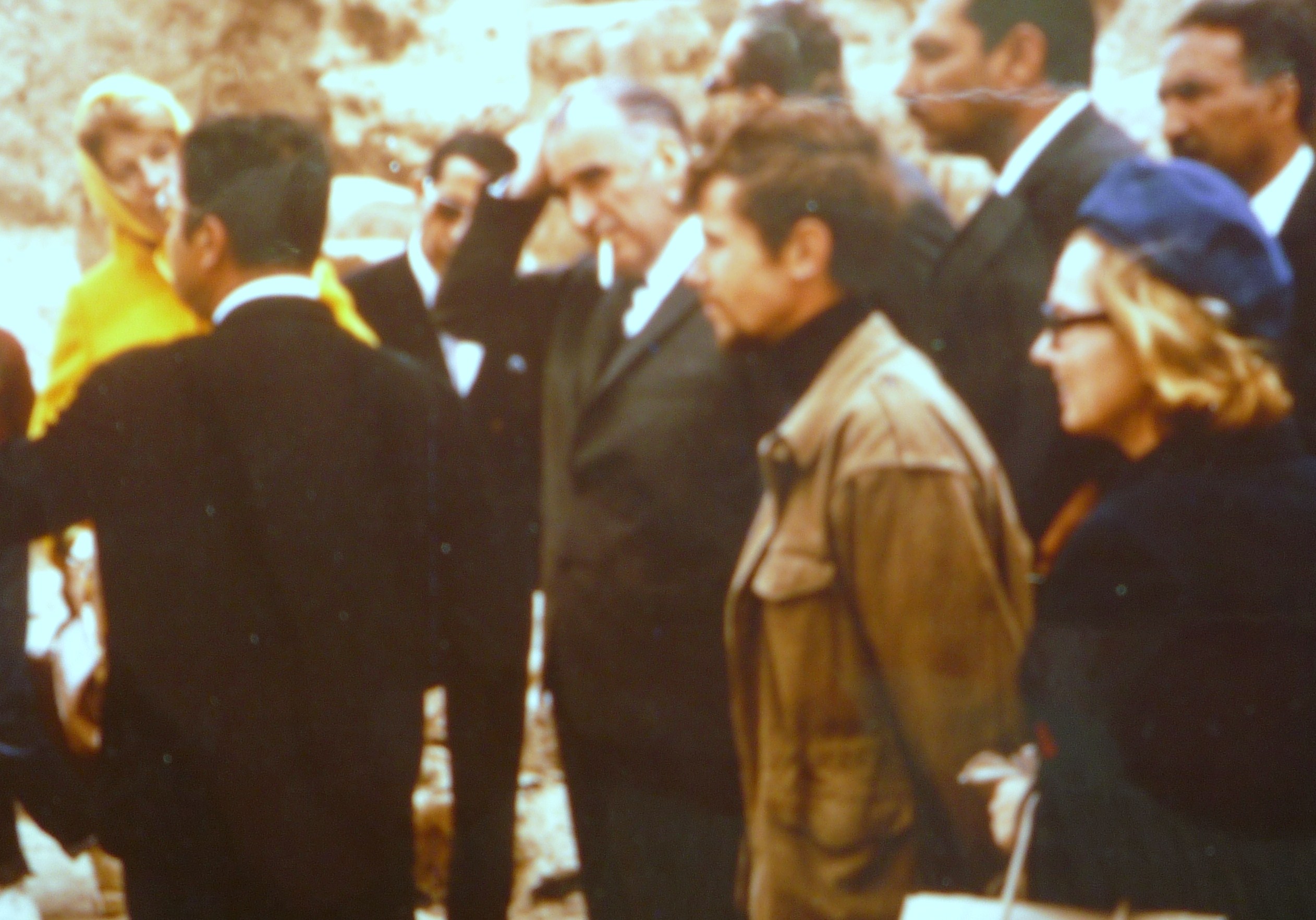 Photo de Ph. Gouin 
					avec M. et Mme Georges Pompidou et P. Bernard sur le site archéologique de Ai Khanoum,
					Ai Khanum, Afghanistan, copyright archives Ph. Gouin.