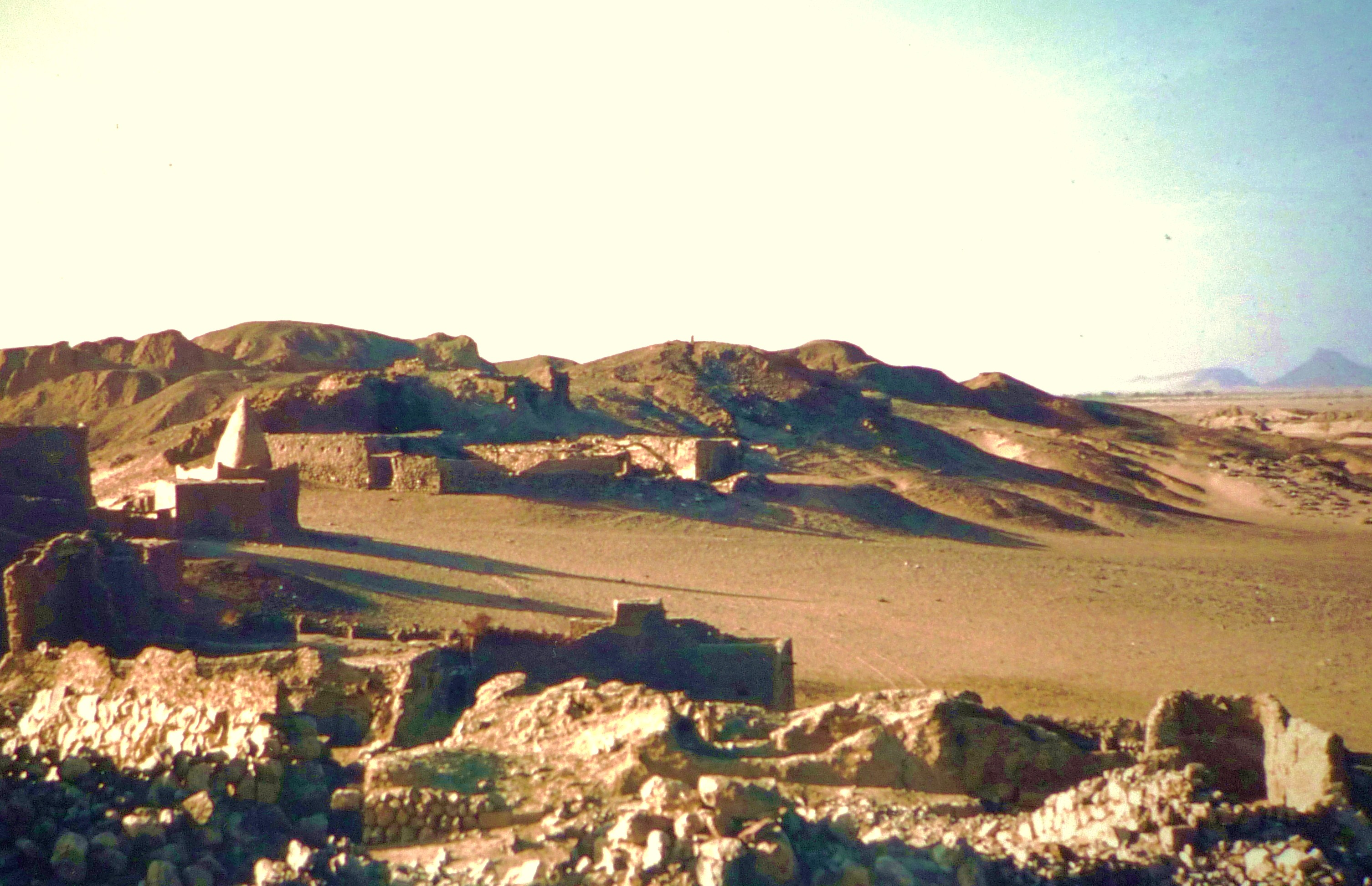 Vue du site de Shabwa, Yemen, copyright archives Ph. Gouin